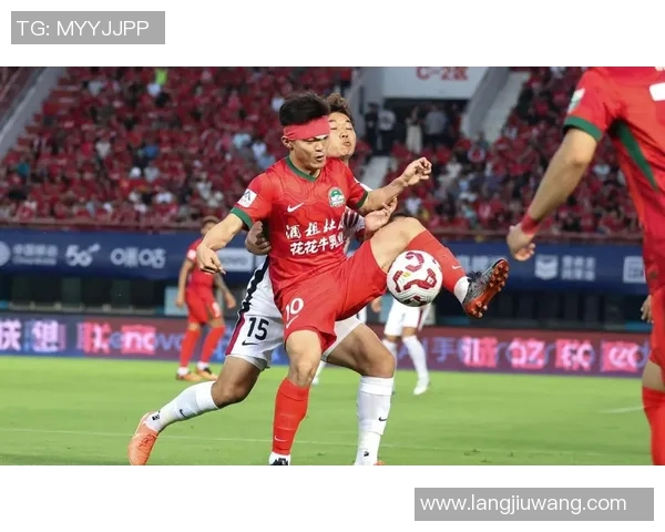 足球明星穿山寨鞋引发争议球迷热议品牌与真伪之战